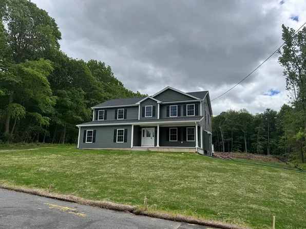 14 Wellfleet Dr, Wilbraham, MA 01095