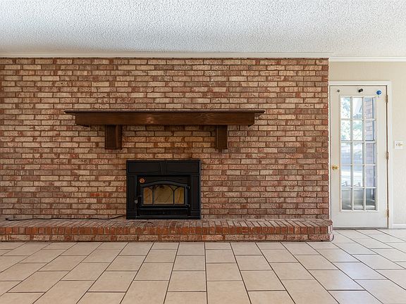 4th image of 426 Pleasant Ln
