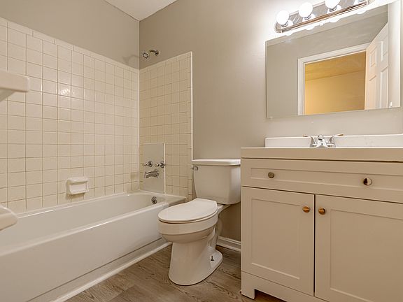 3rd image of 421 N Woodland Dr #11332931