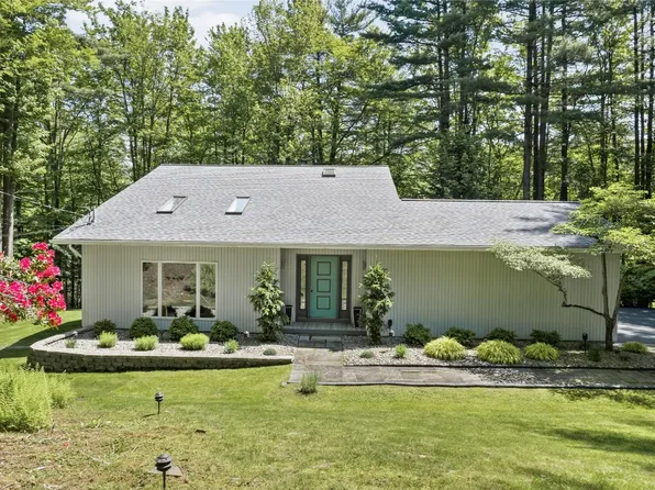 1205 Hartwick Ln, Vestal, NY 13850