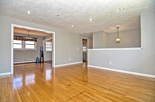 5th image of 14 Druid Hill Ave E