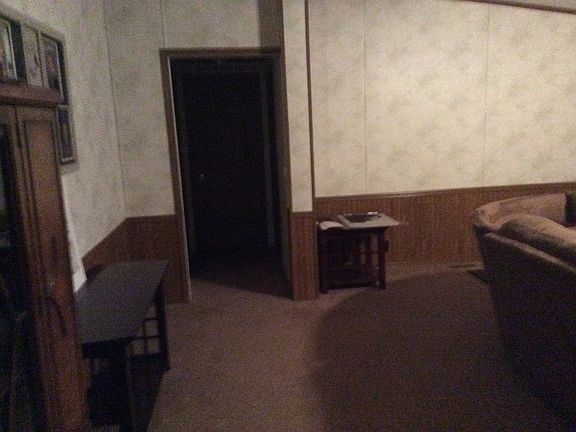 Hallway to bath & 2 bedrooms