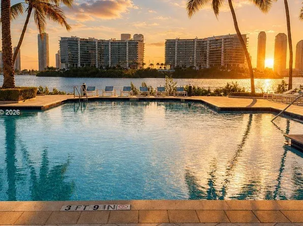 3105 NE 184th St, Aventura, FL