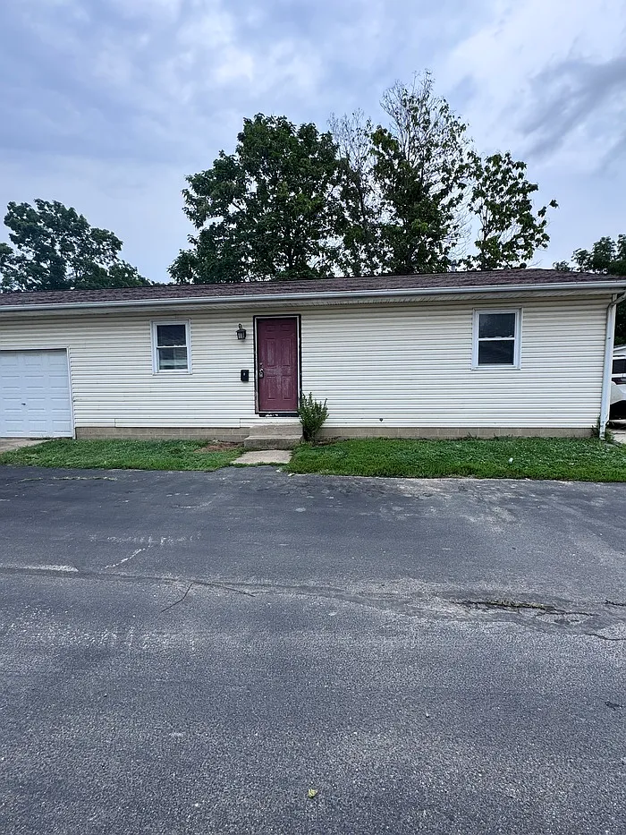 3 bed, 1.0 bath, 936 sqft, $1,250 — Photo 1