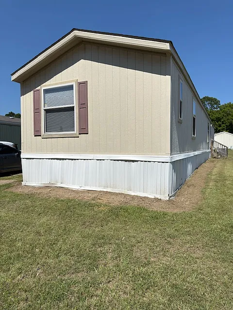 3 bed, 1216 sqft, $949 — Photo 1