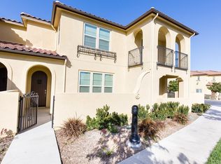 28803 Calle De La Paz Dr, Valencia, CA 91354