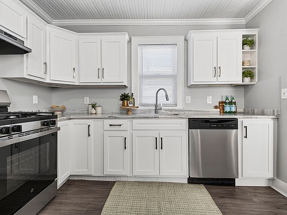 4th image of 861 N Shore Rd