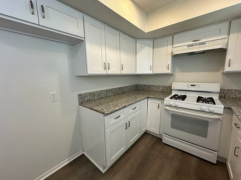 1448 W Stoneridge Ct #E — Photo 8