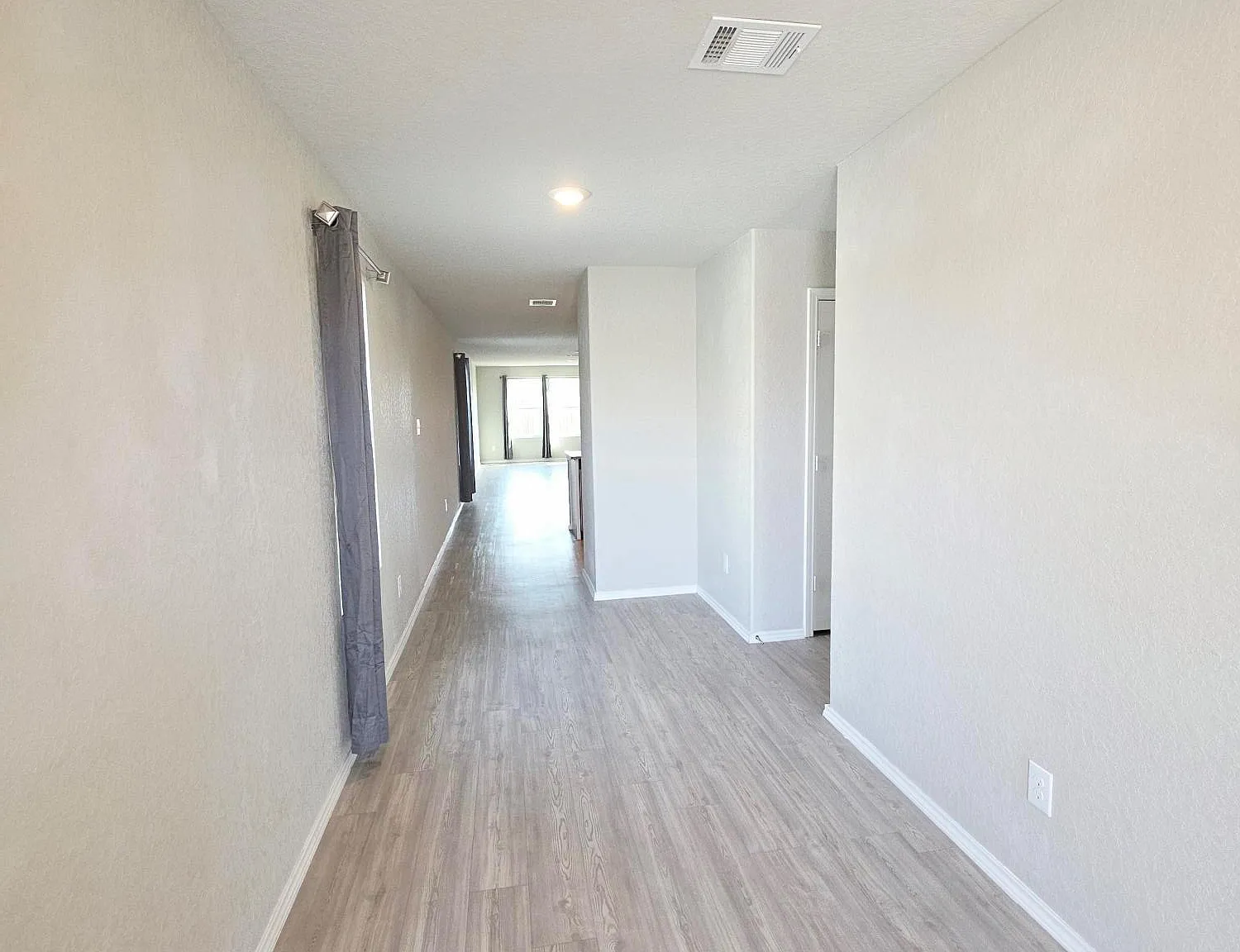 4 bed, 2.0 bath, 1625 sqft, $1,625 — Photo 2