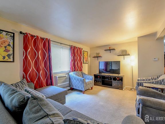 4th image of 1303 Cricket Ln