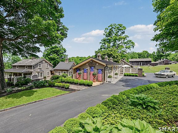 3rd image of 6 Hoyt Road