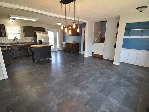 3rd image of 330 W 4th St