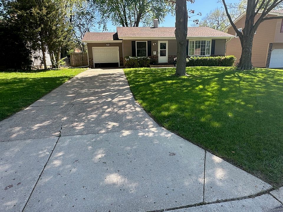 1st image of 201 Lilac Ln