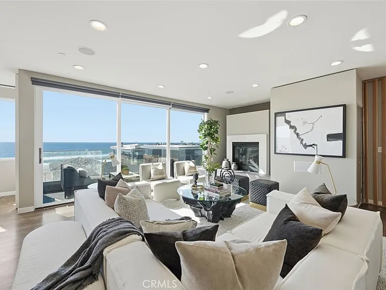 2406 Ocean Dr — Photo 4