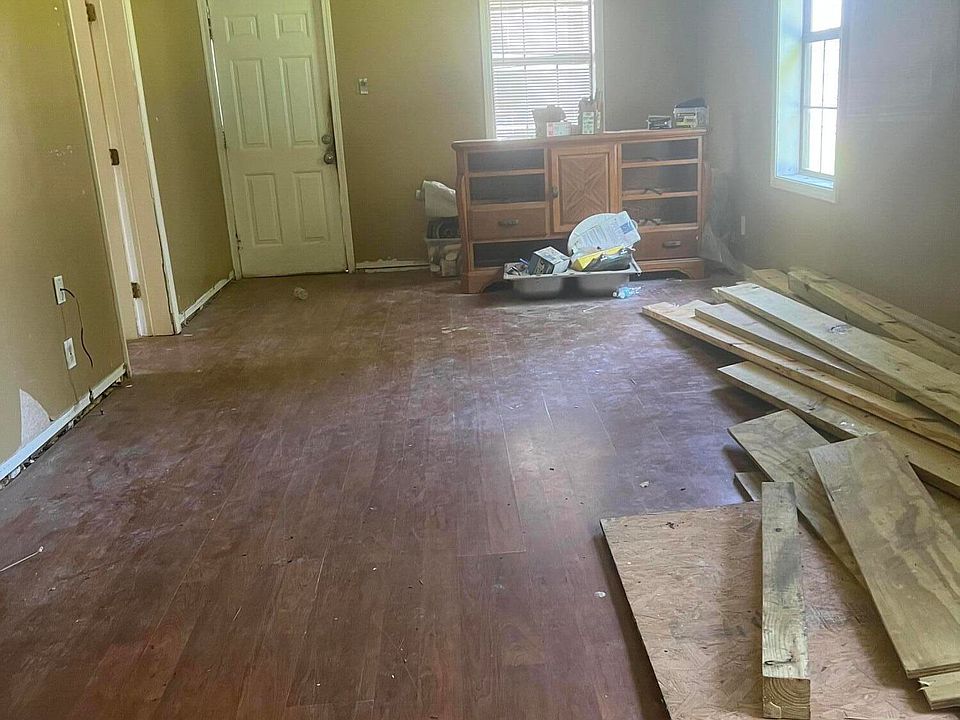 2nd image of 370 Croesus St