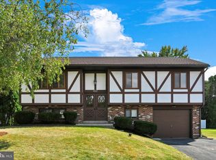 422 Chelsea Dr, Lancaster, PA