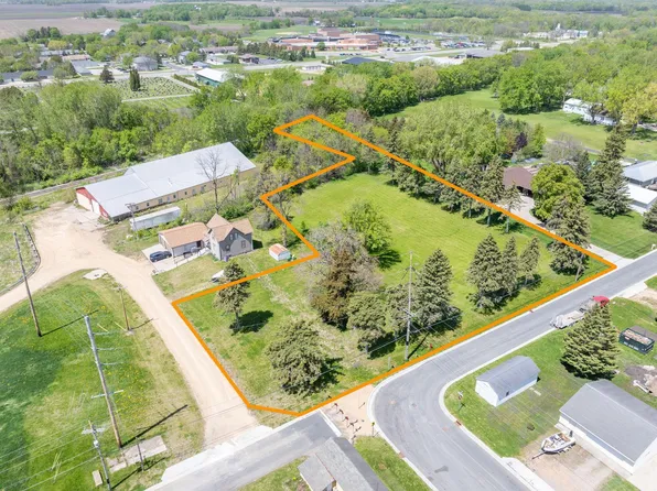 600 1st St N, Montgomery, MN 56069