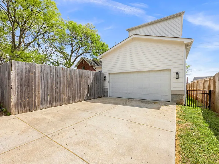 924 Jackson St — Photo 20