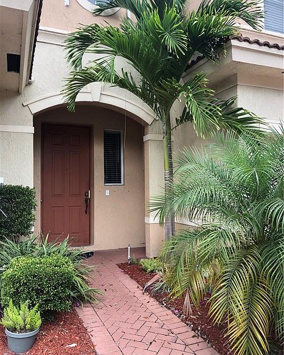 1st image of 6082 Seminole Gardens Cir