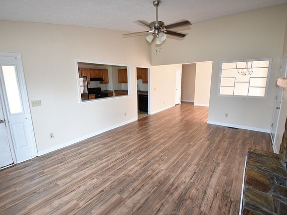 3rd image of 7136 Dayspring Dr