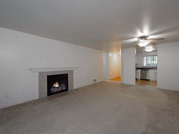 5th image of 13842 NE 8th St #D202