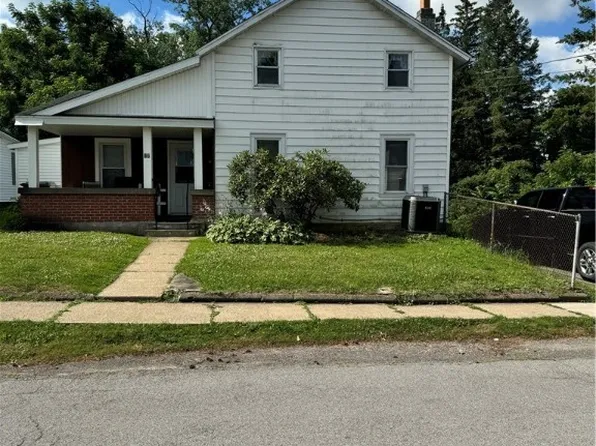 17 Church St, Middleport, NY 14105