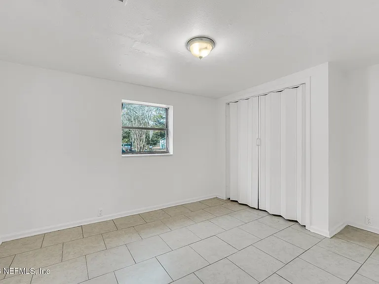 1830 W 27th St — Photo 6