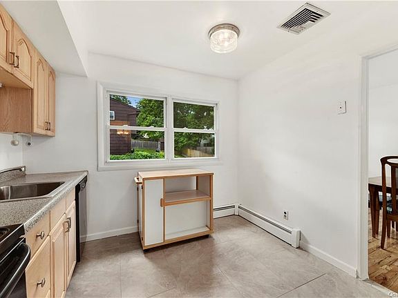 5th image of 210 Highmount Ave
