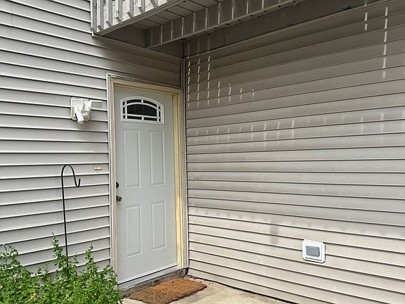 3rd image of 9 E Fernwood Dr #9E