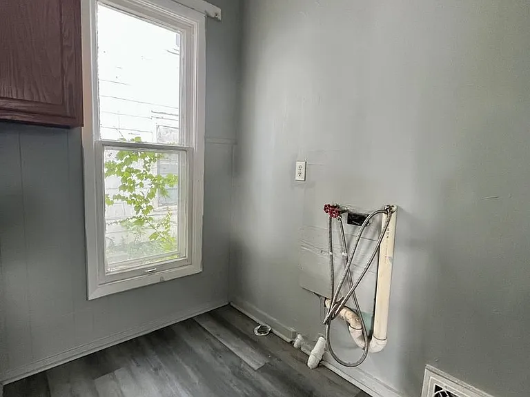 4201 Cuming St — Photo 7