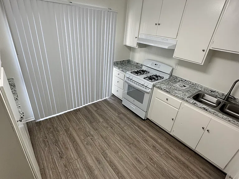 Palm Terrace Apartments — Photo 21