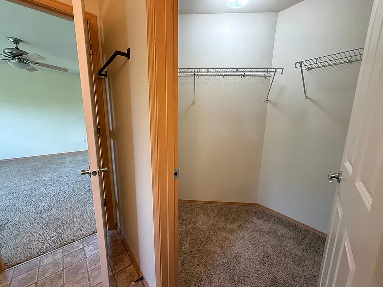 2050A Garry Oaks Ave — Photo 18