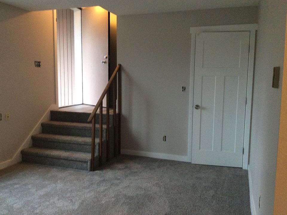 2nd image of 13914 Admiralty Way #Na
