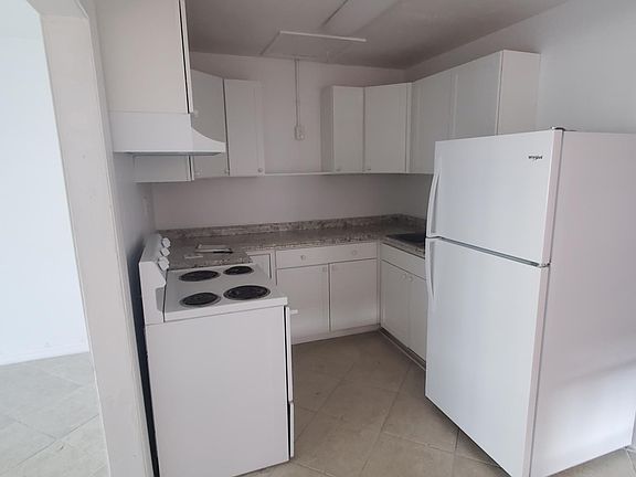5th image of 1533 Evans Ave