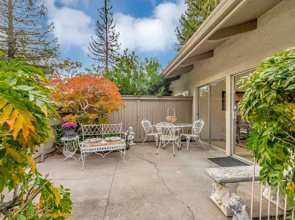 19401 Vineyard Ln, Saratoga, CA 95070