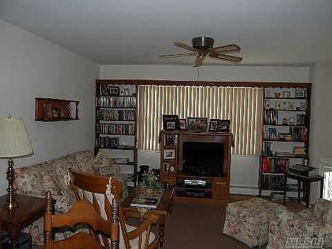 4th image of 28 Kent Ct