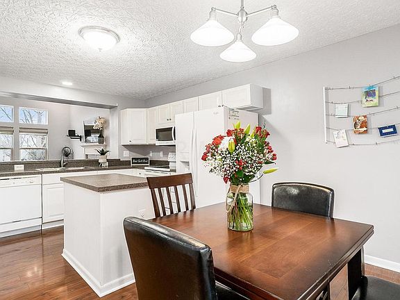 4th image of 9204 Cambrian Commons Dr