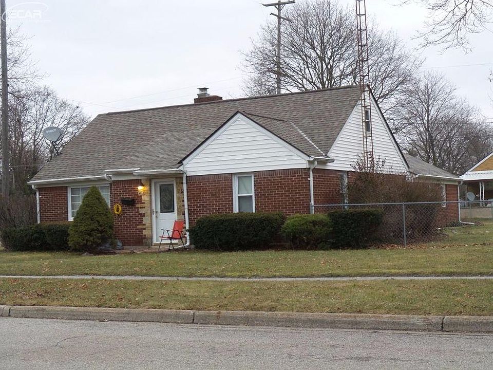 2nd image of 412 N Mackinaw St
