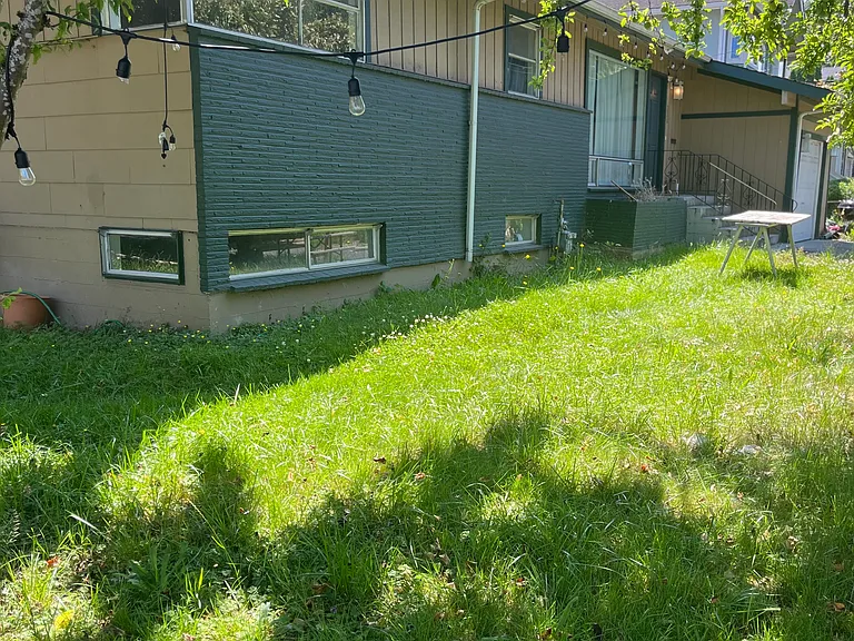 330 32nd Ave E — Photo 12