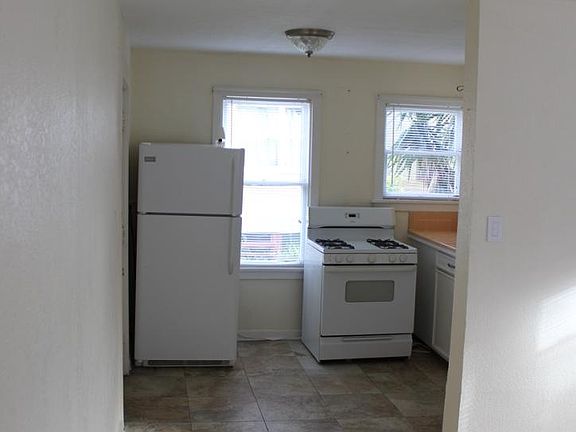 4th image of 812 14th St APT 1