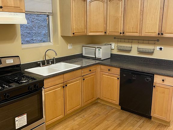 5th image of 821 N Hermitage Ave APT 1F