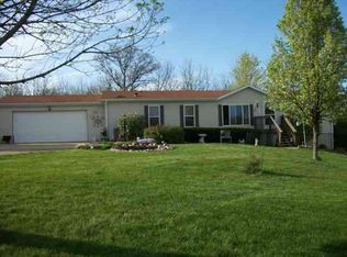 1902 Northlake Ln, Carlock, IL 61725