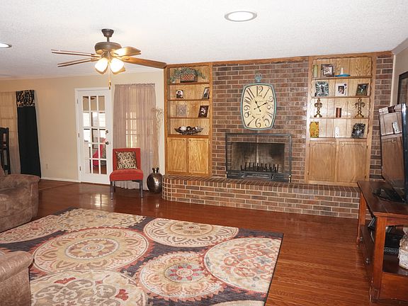 2nd image of 3214 Lindenwood Dr