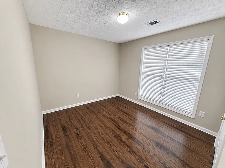 500 Liverpool Ct — Photo 12