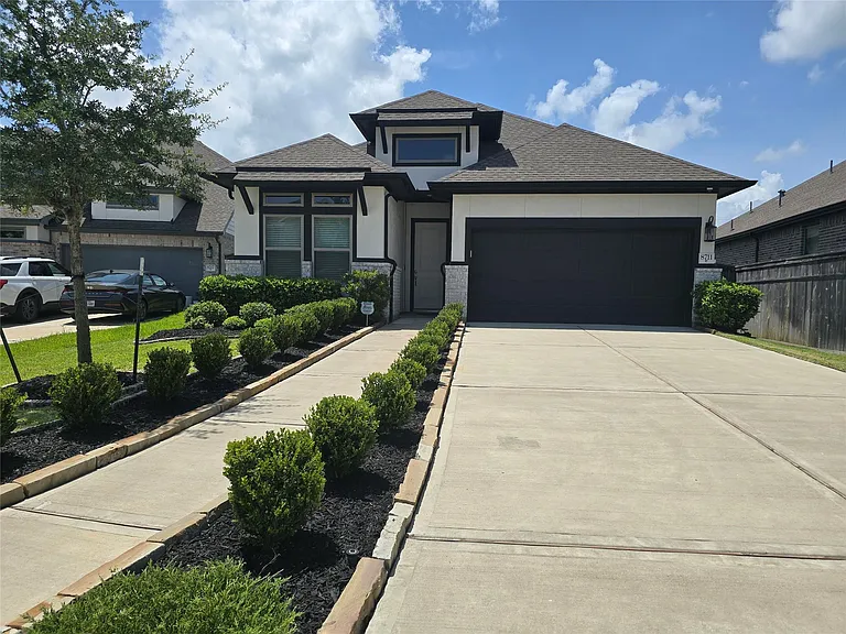 8711 Fox Trail Dr — Photo 3