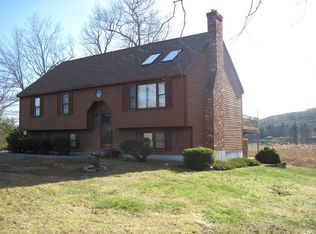 17 Lackey Dam Rd, Uxbridge, MA 01569