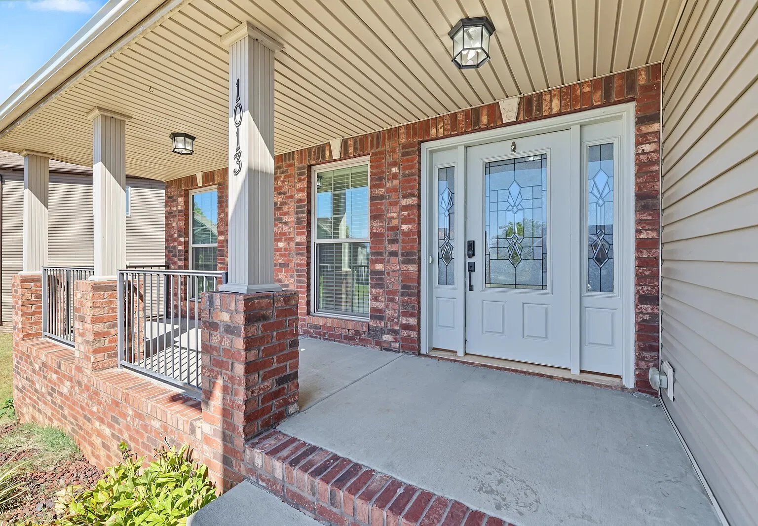 4 bed, 3.5 bath, 2854 sqft, $2,350 — Photo 3