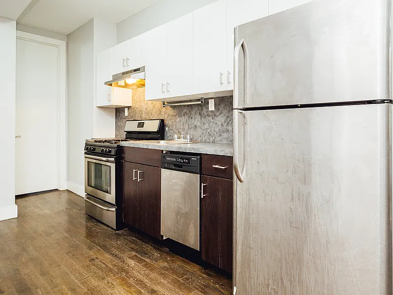 296 Harman St #1L — Photo 9