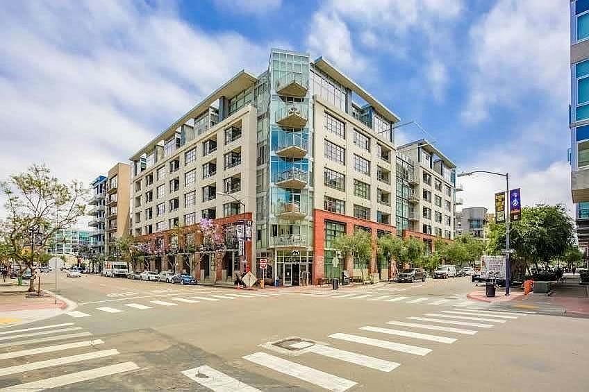 1st image of 527 10th Ave #320