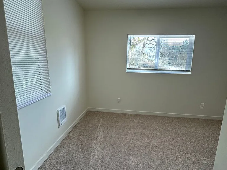 16025 SE Lake Holm Rd — Photo 8